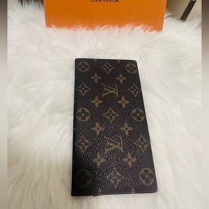 ✨Preloved Louis Vuitton checkbook wallet✨